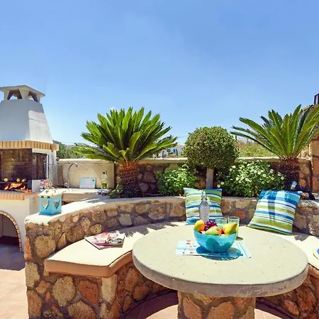 Villa Clive Villa *